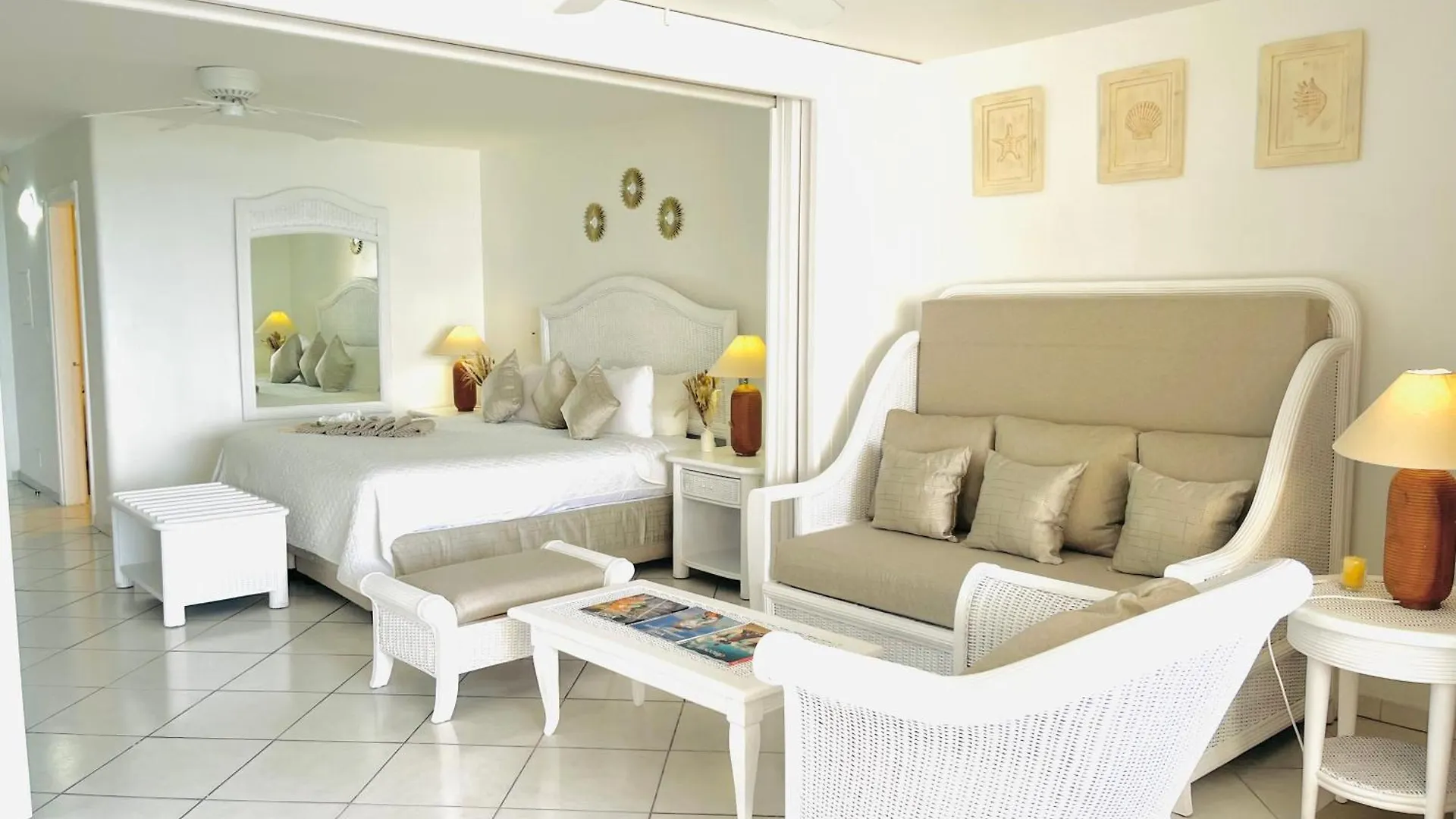 Lovely Seafront Apartment With Breathtaking Seaviews Cupecoy