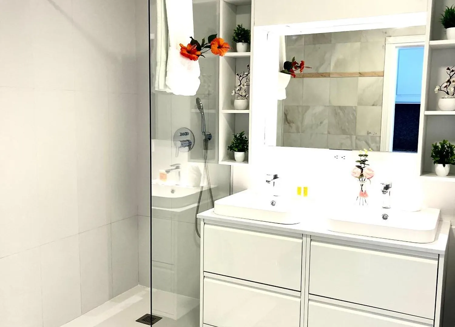Cupecoy  Lovely Seafront Apartment With Breathtaking Seaviews סן מרטן/סנט מארטן