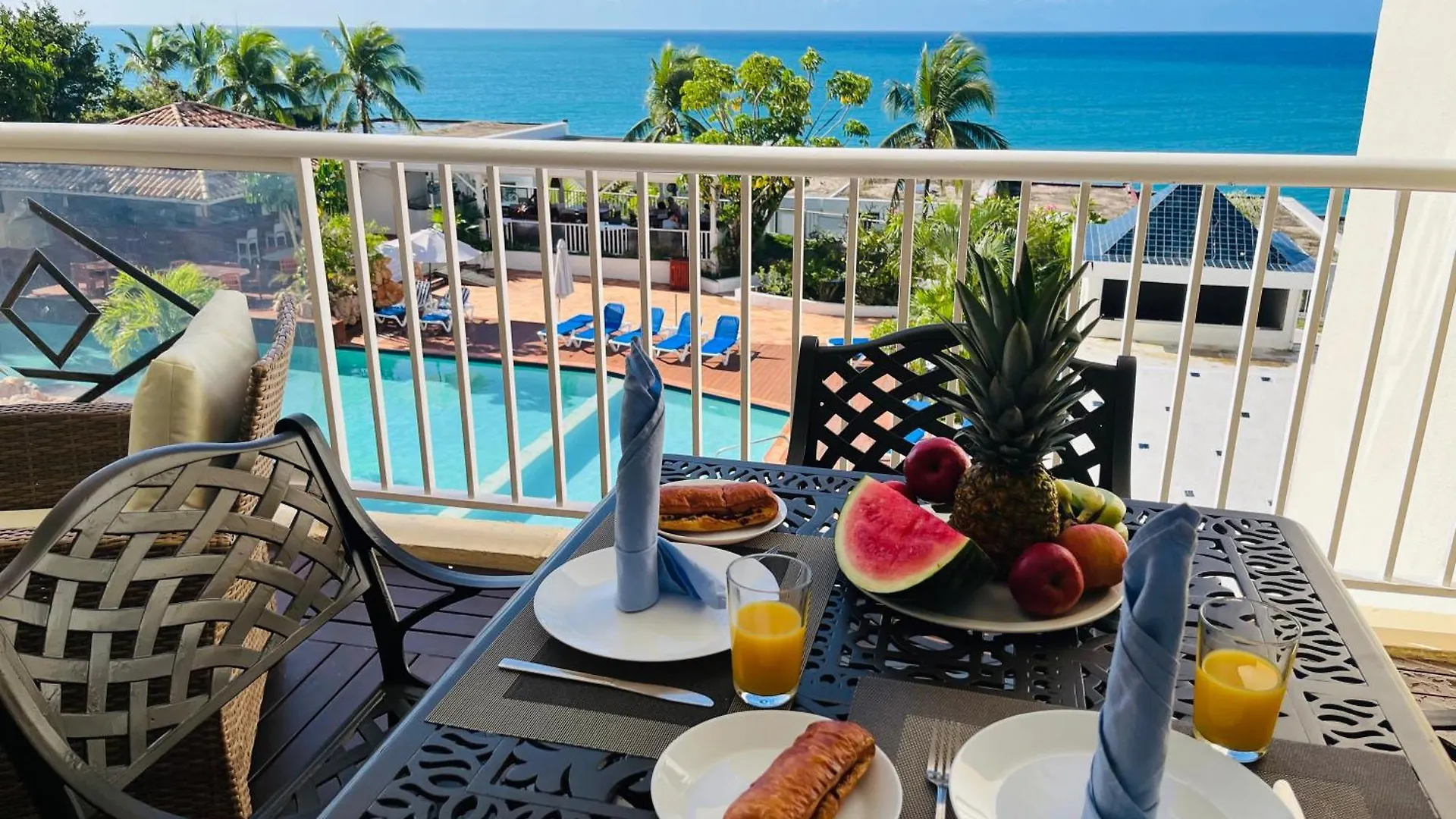 Cupecoy  Lovely Seafront Apartment With Breathtaking Seaviews  Cupecoy (Sint Maarten)